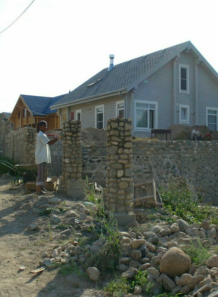 каменный забор